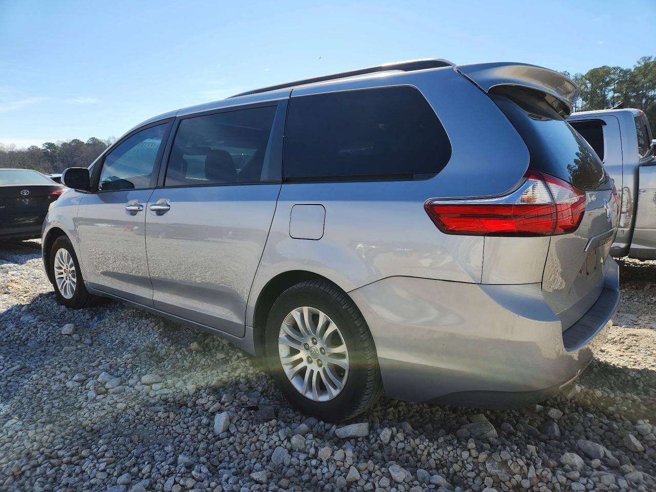2017 TOYOTA SIENNA