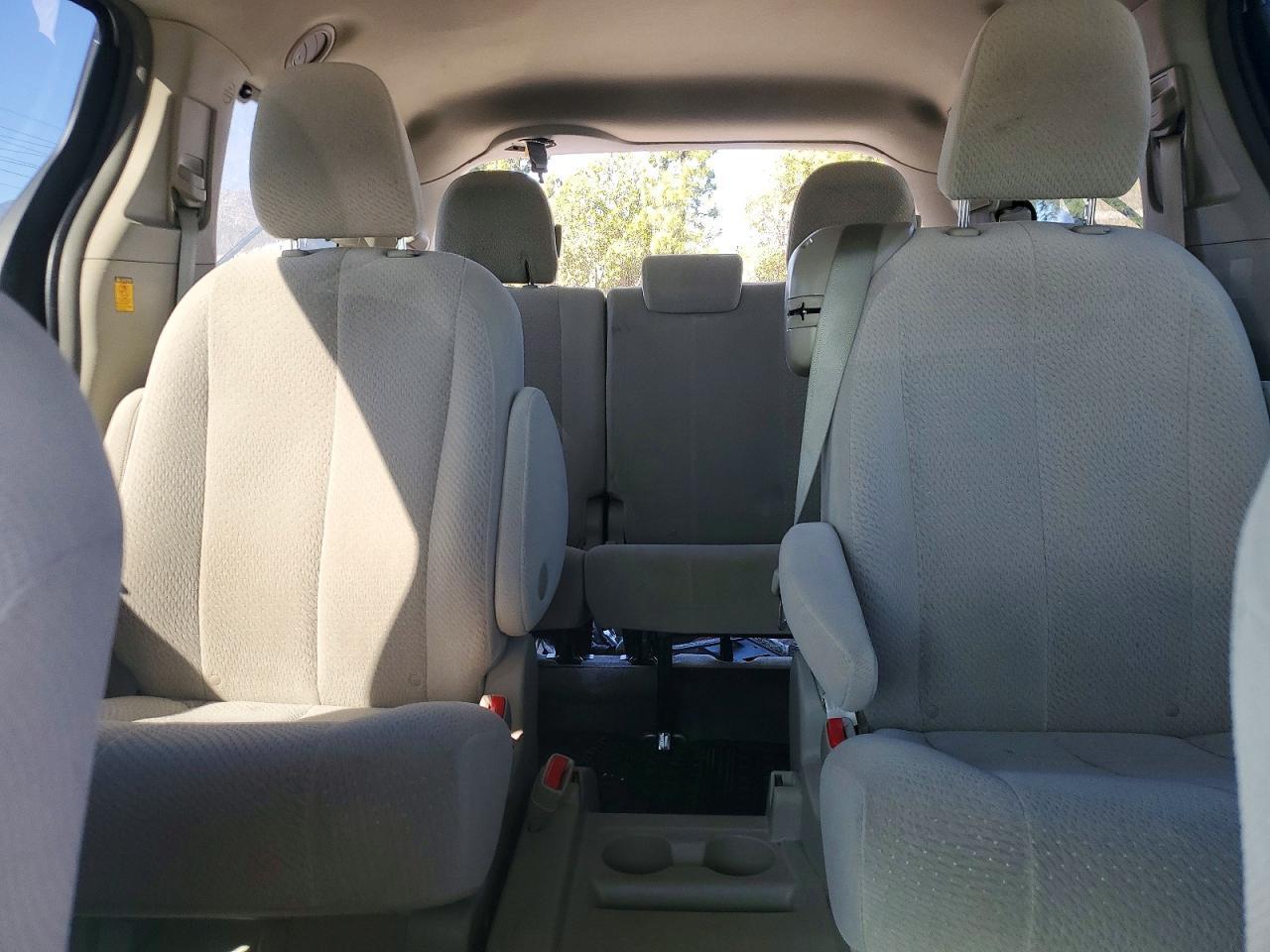 2013 TOYOTA SIENNA
