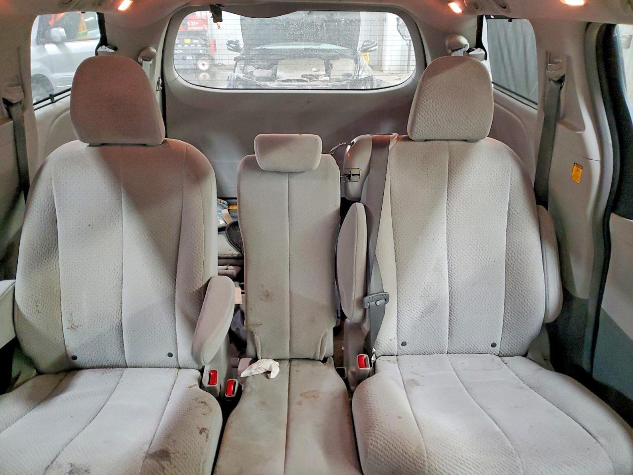 2012 TOYOTA SIENNA