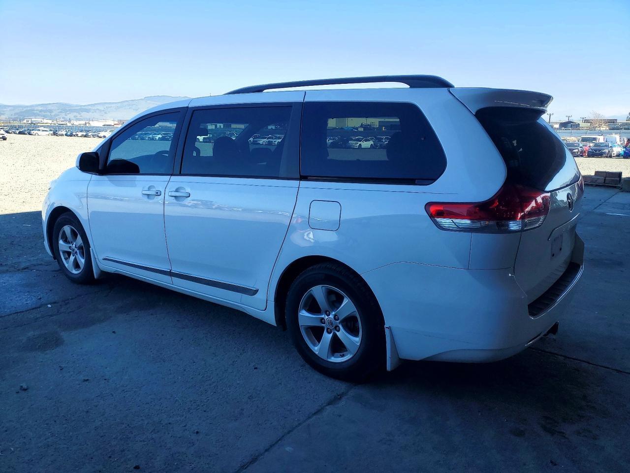 2013 TOYOTA SIENNA