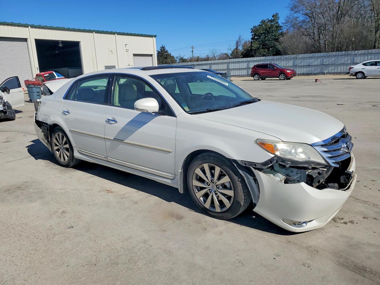 2011 TOYOTA Avalon