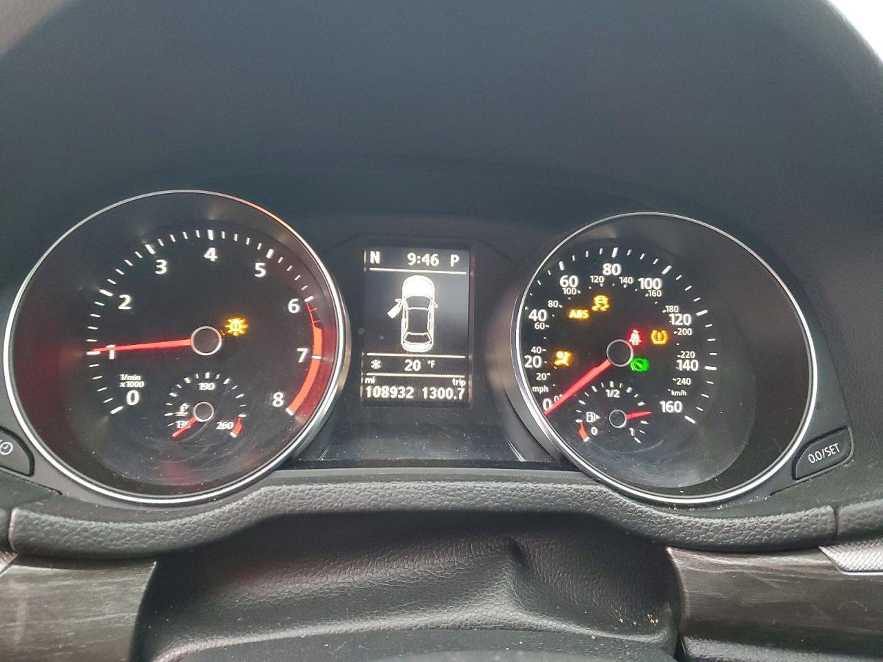2016 VOLKSWAGEN Passat