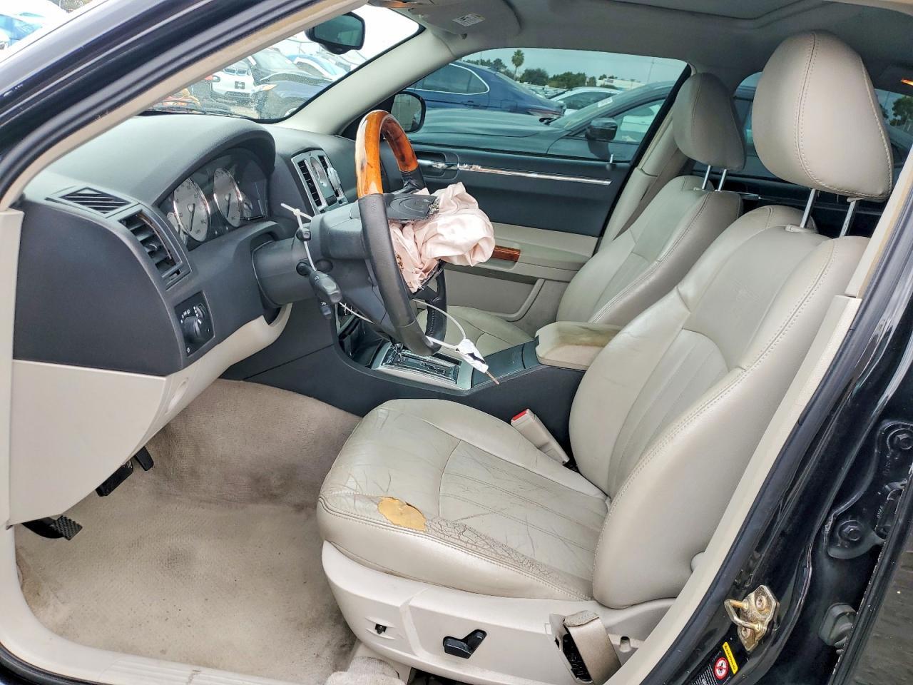2005 CHRYSLER 300