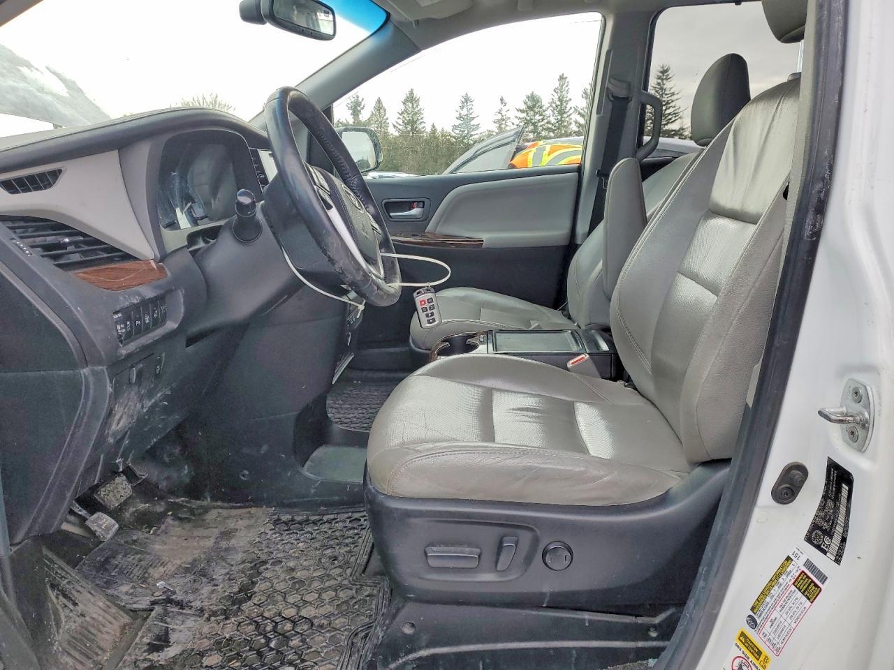 2017 TOYOTA SIENNA