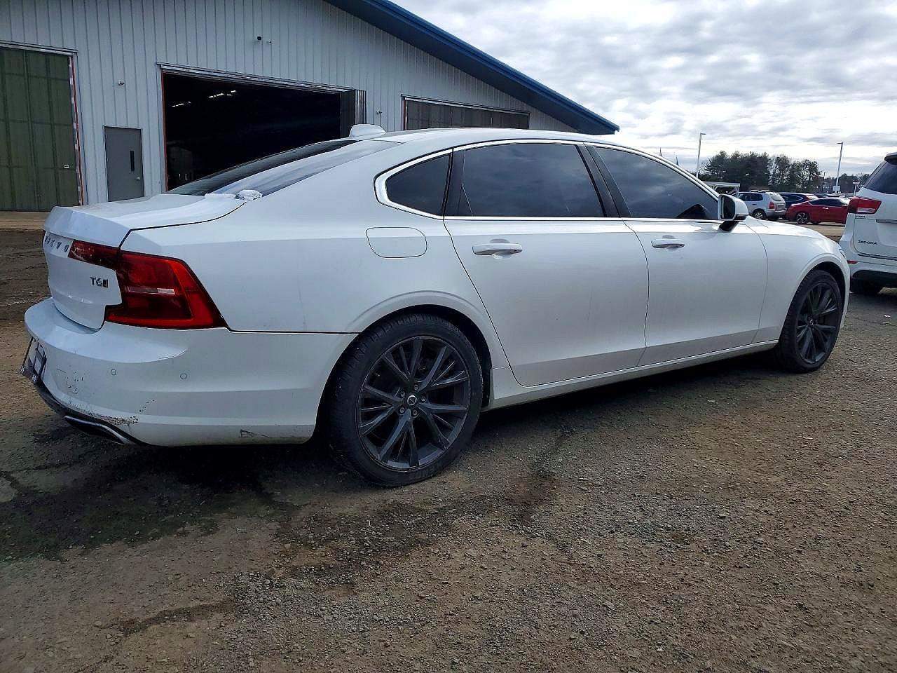 2018 VOLVO S90