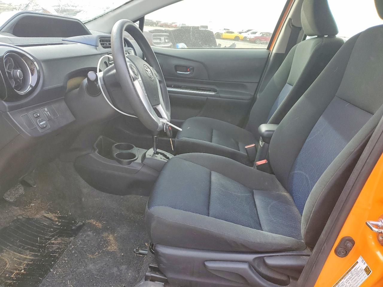 2016 TOYOTA Prius c