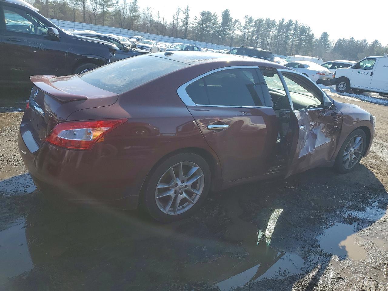 2010 NISSAN Maxima