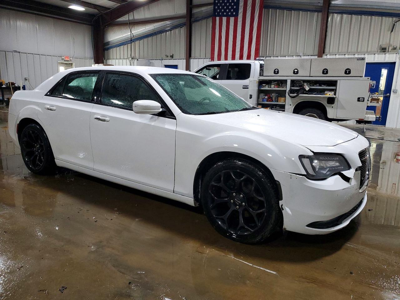 2019 CHRYSLER 300