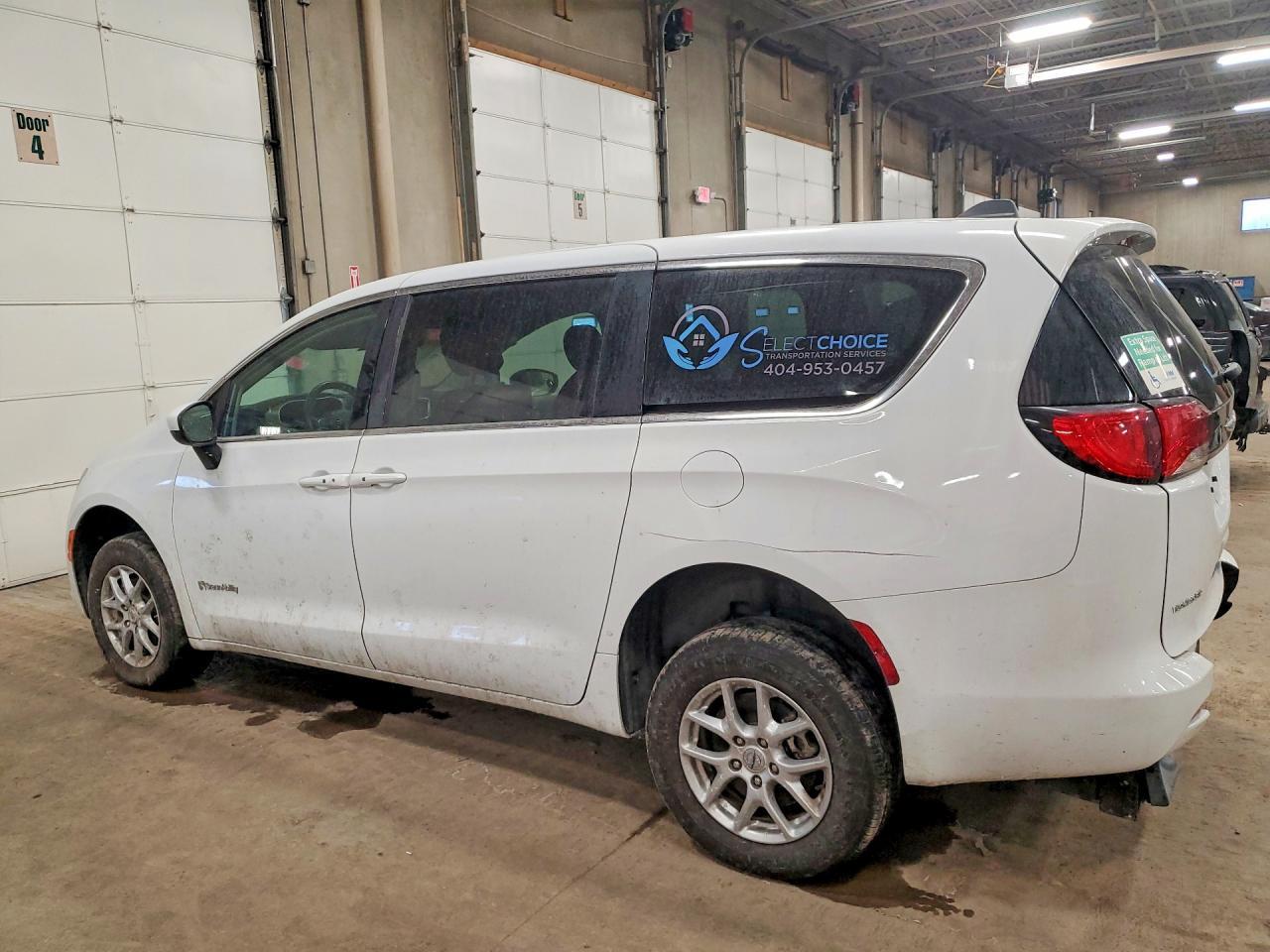 2022 CHRYSLER Voyager