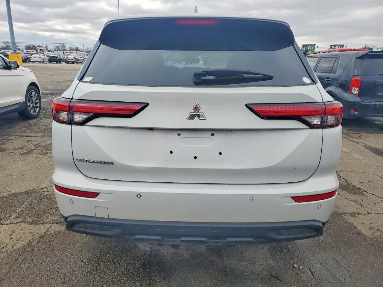 2023 MITSUBISHI outlander
