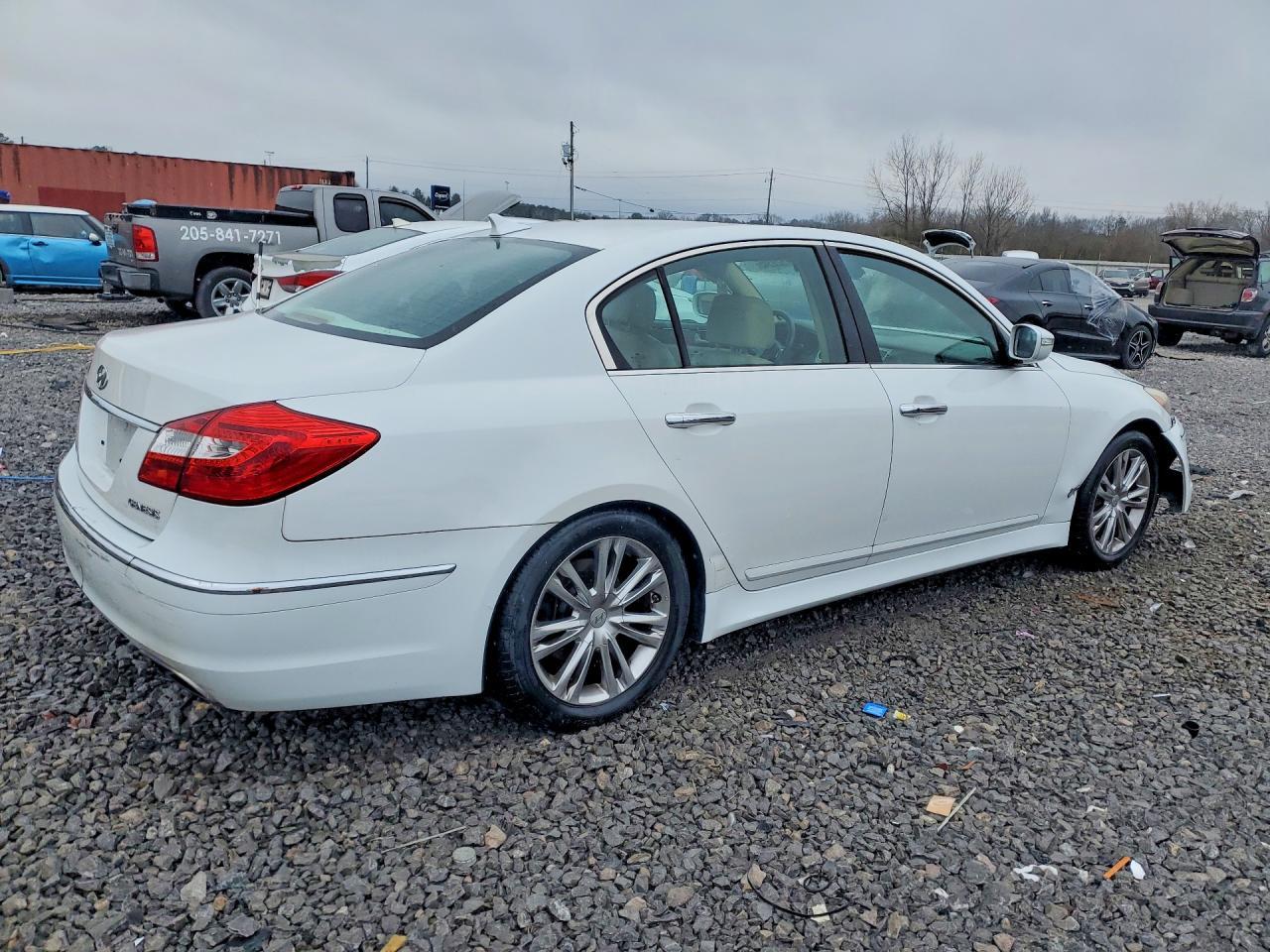 2013 HYUNDAI GENESIS