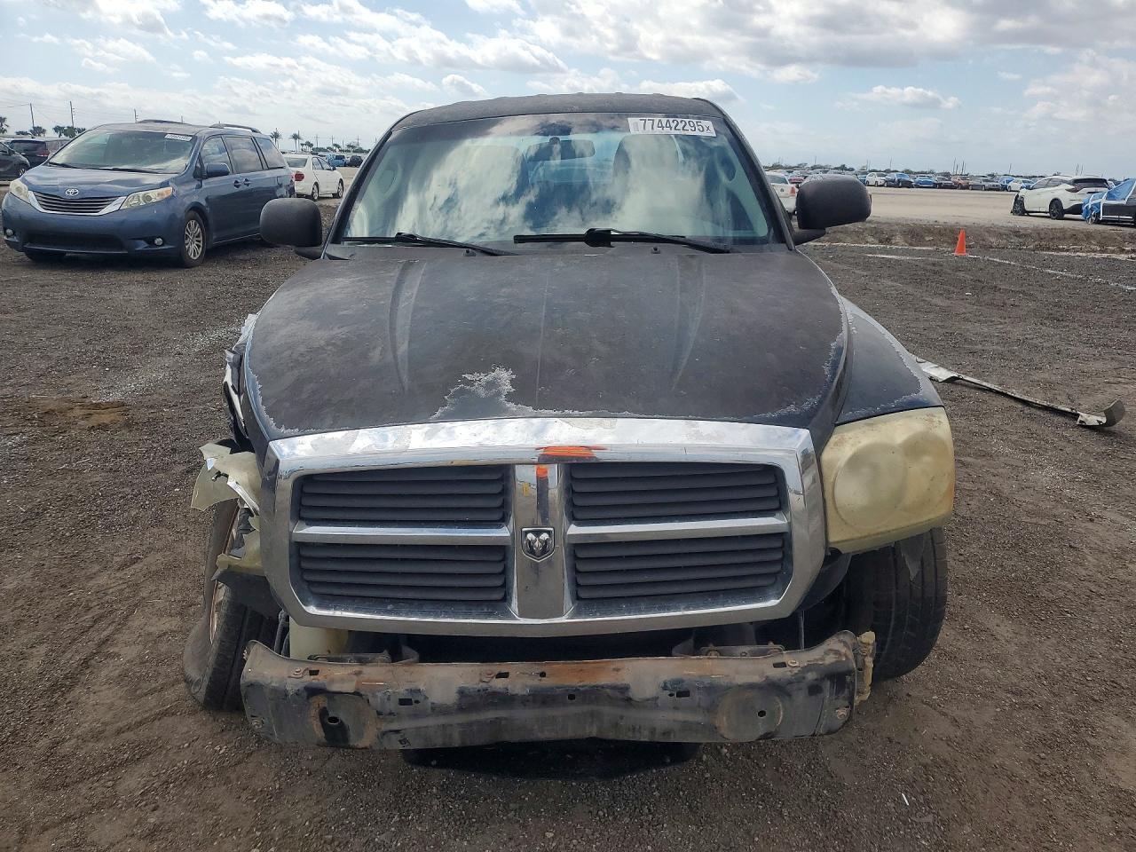2005 DODGE Dakota