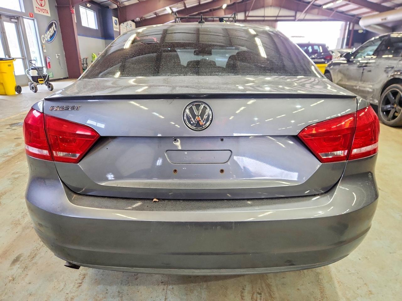2012 VOLKSWAGEN Passat