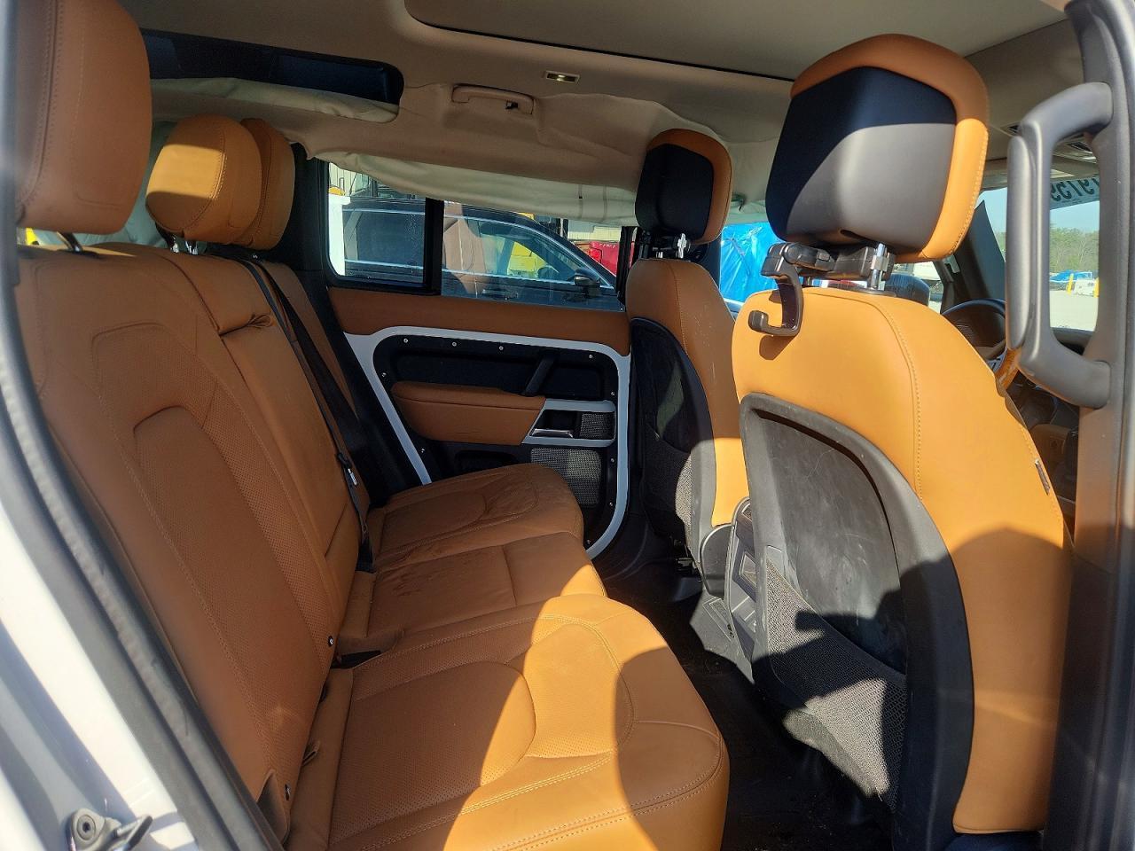 2024 LAND ROVER Defender