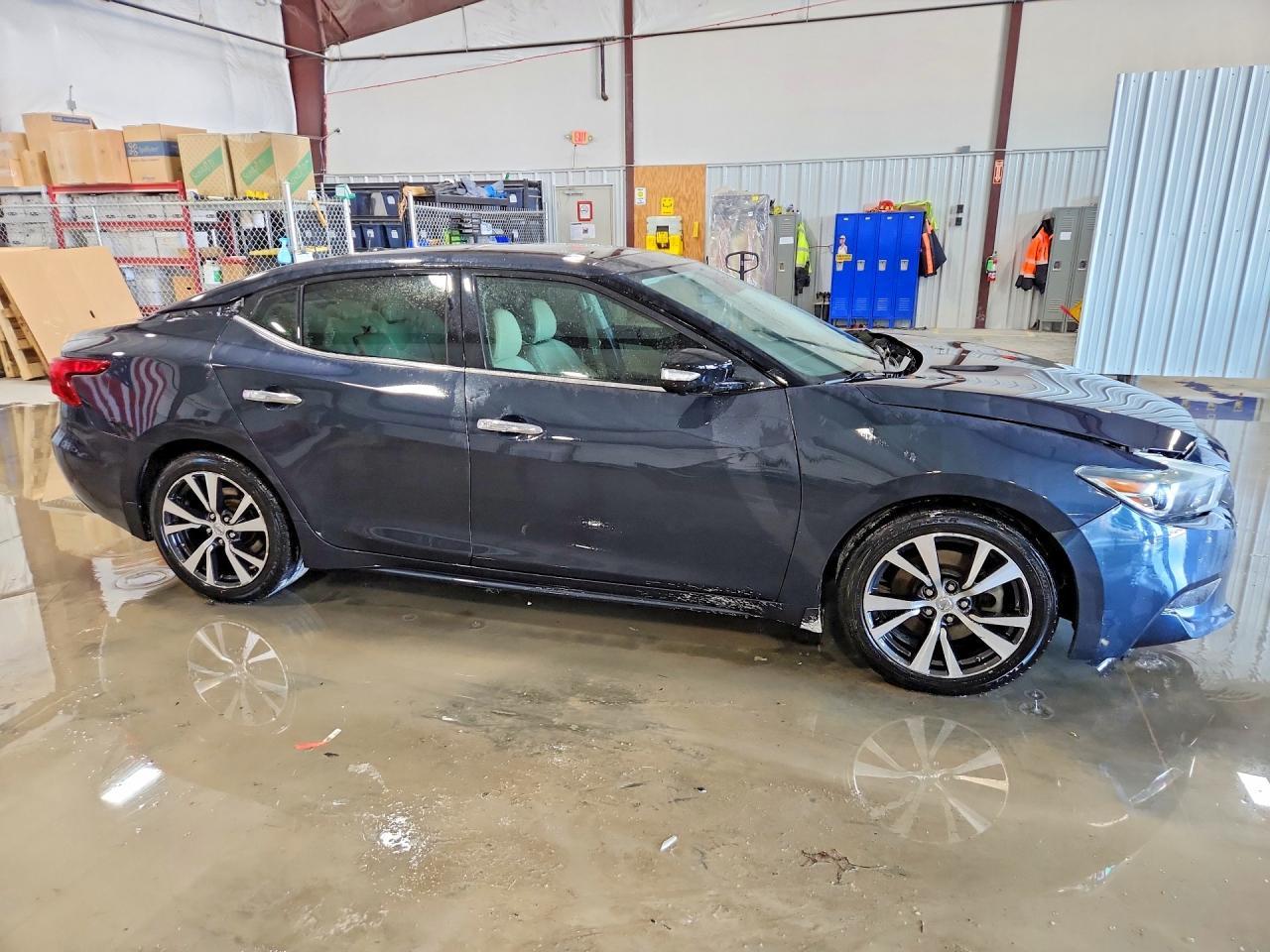2017 NISSAN Maxima