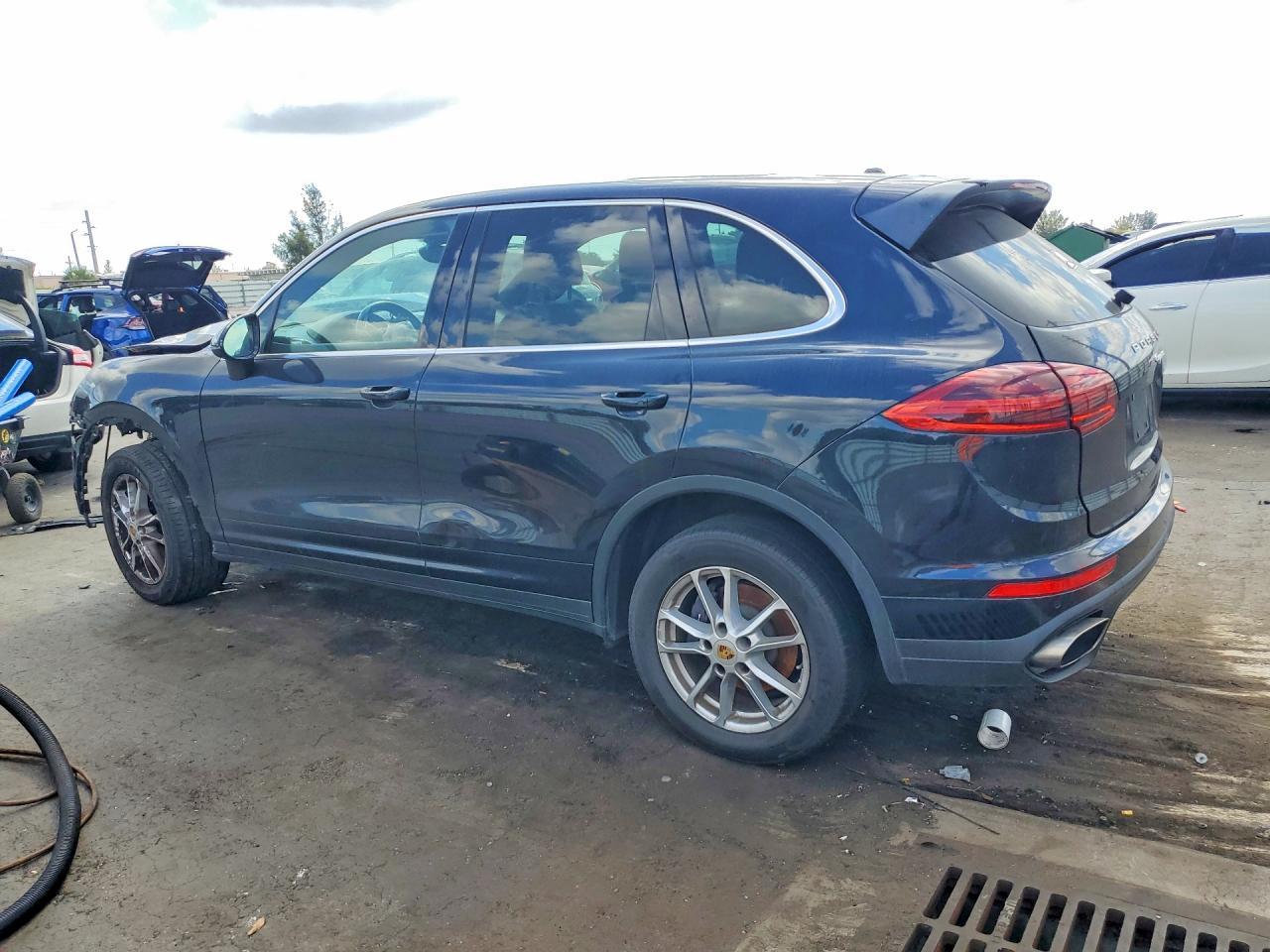 2017 PORSCHE CAYENNE