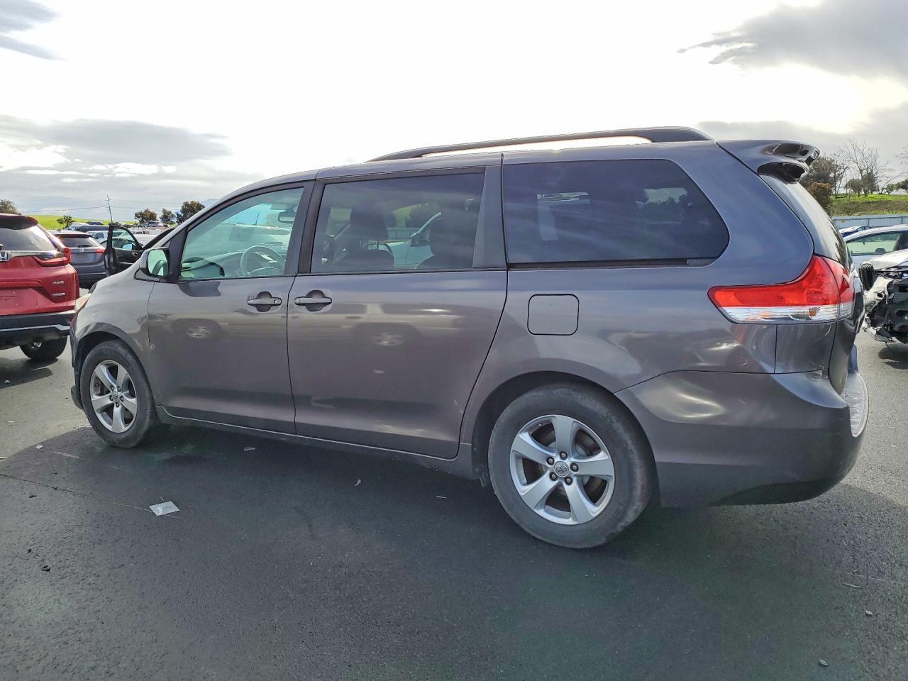 2012 TOYOTA SIENNA