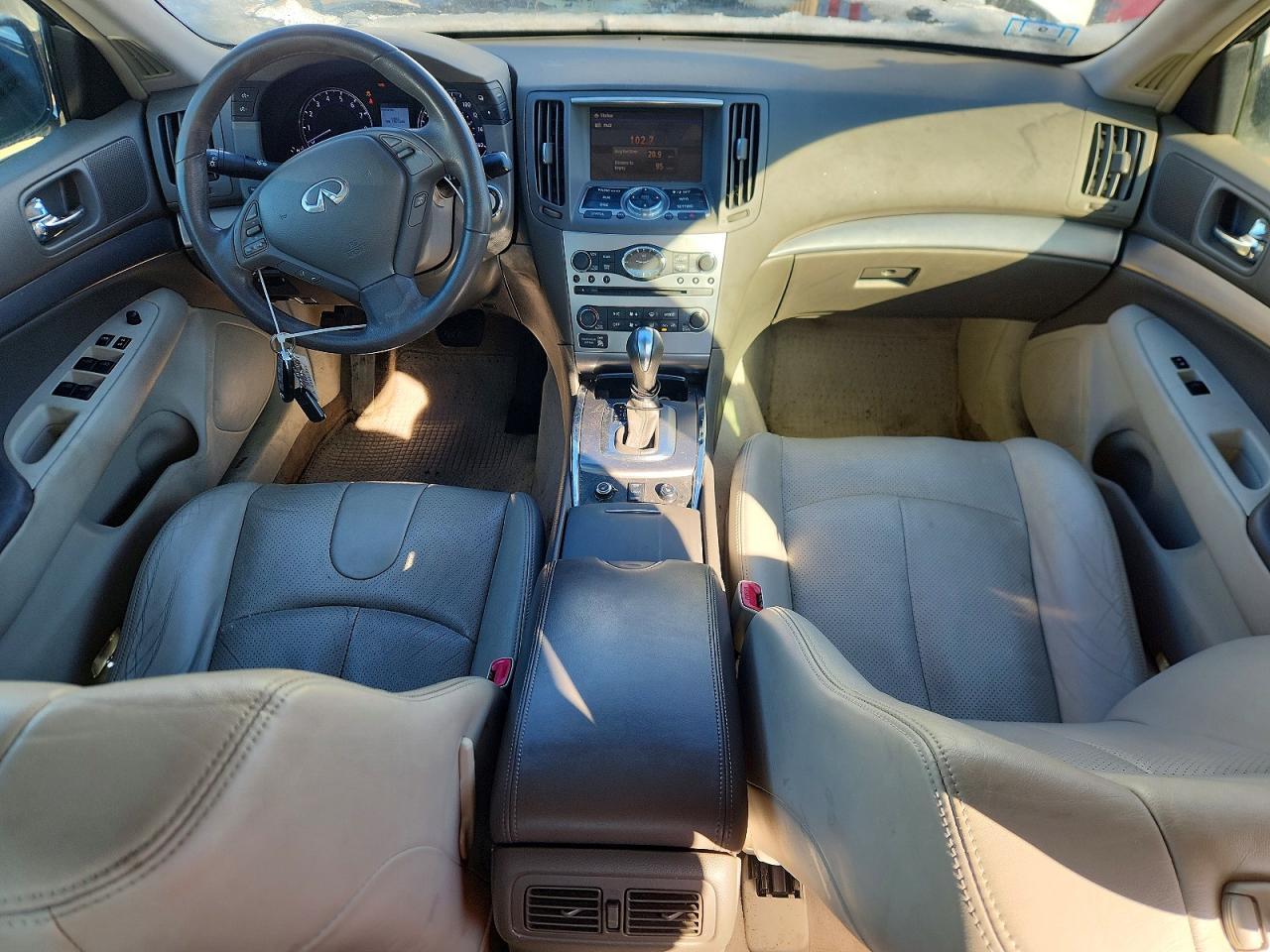 2015 INFINITI Q40
