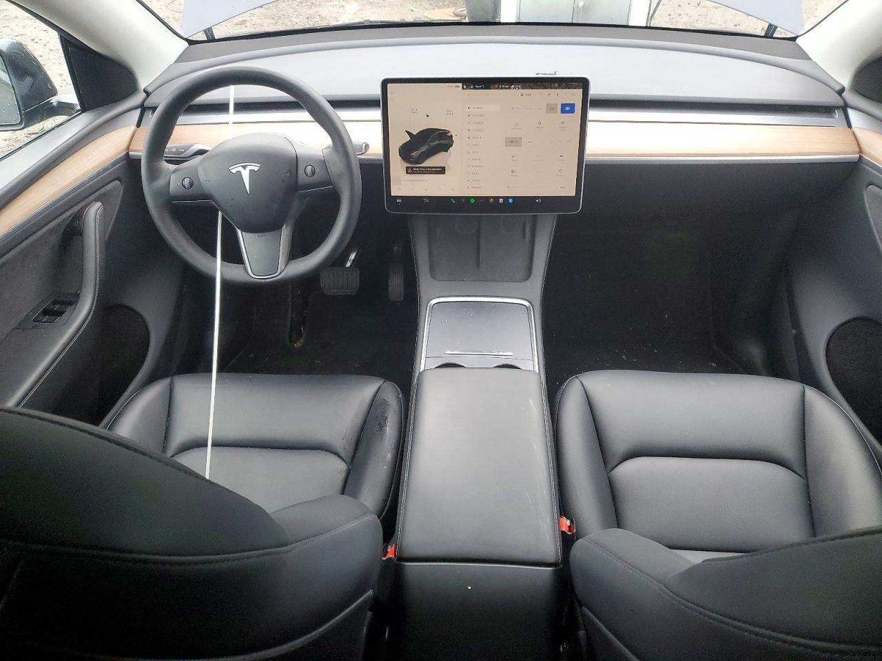 2025 TESLA MODEL Y