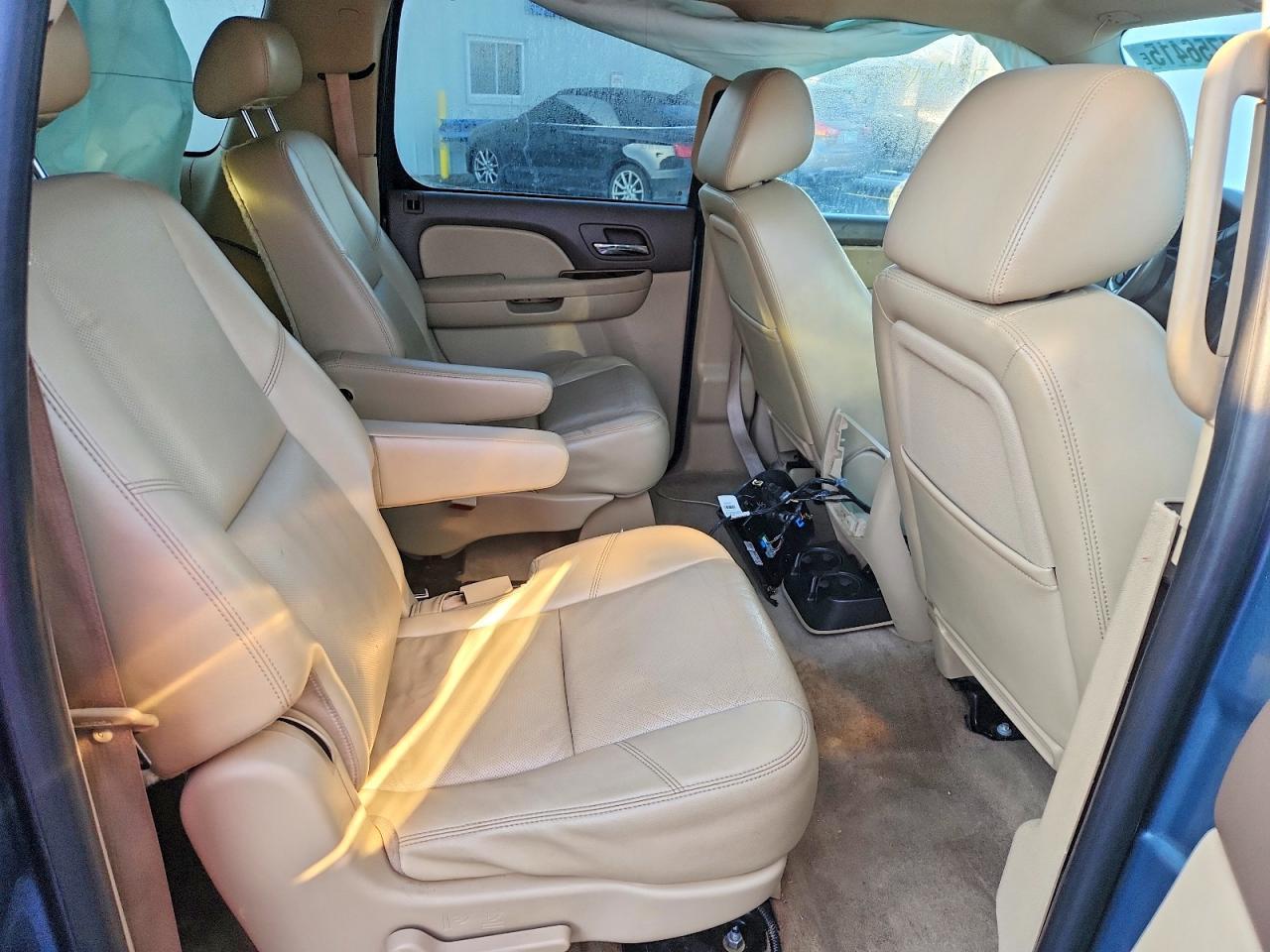 2010 CHEVROLET Suburban
