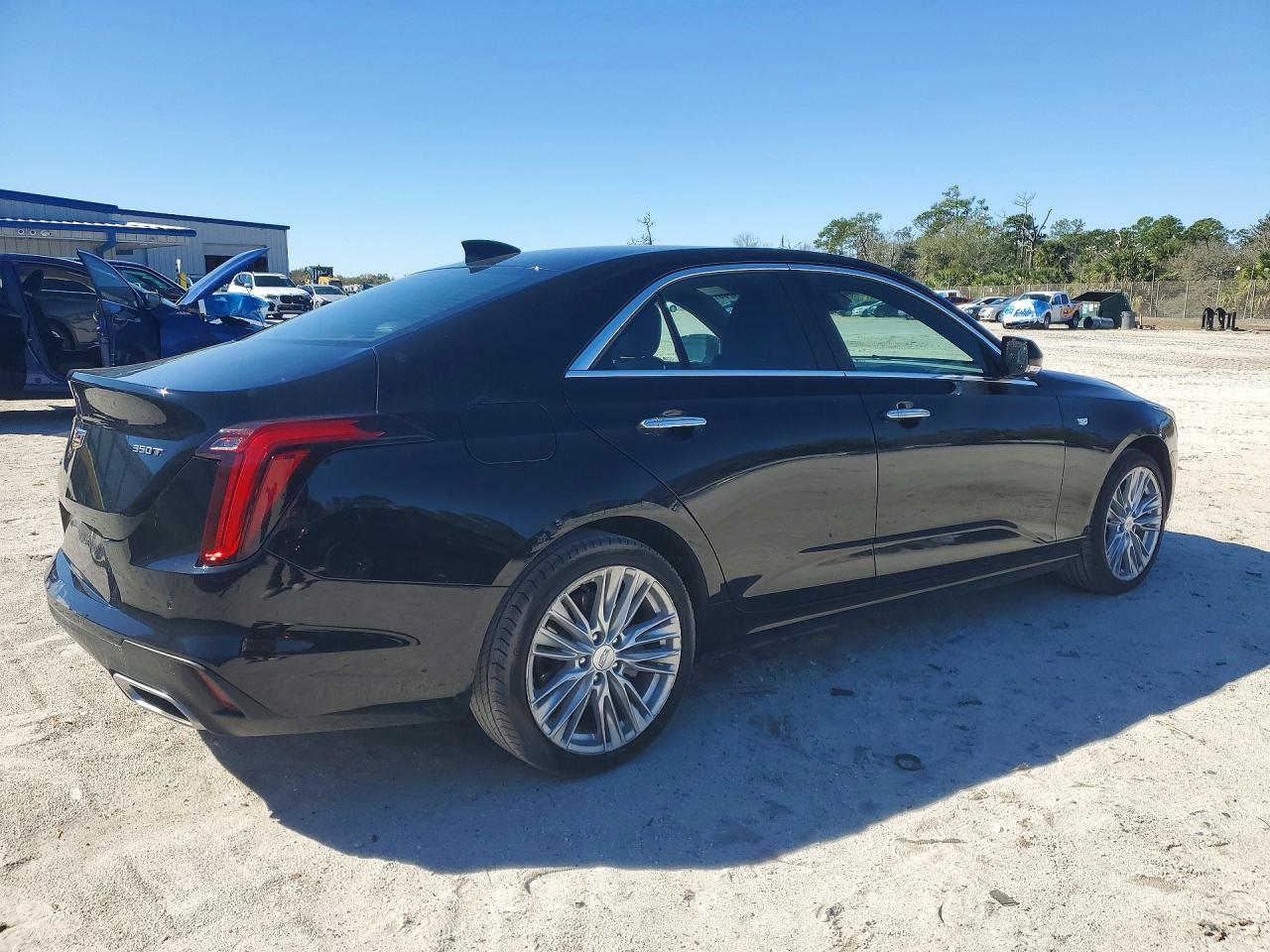 2022 CADILLAC CT4