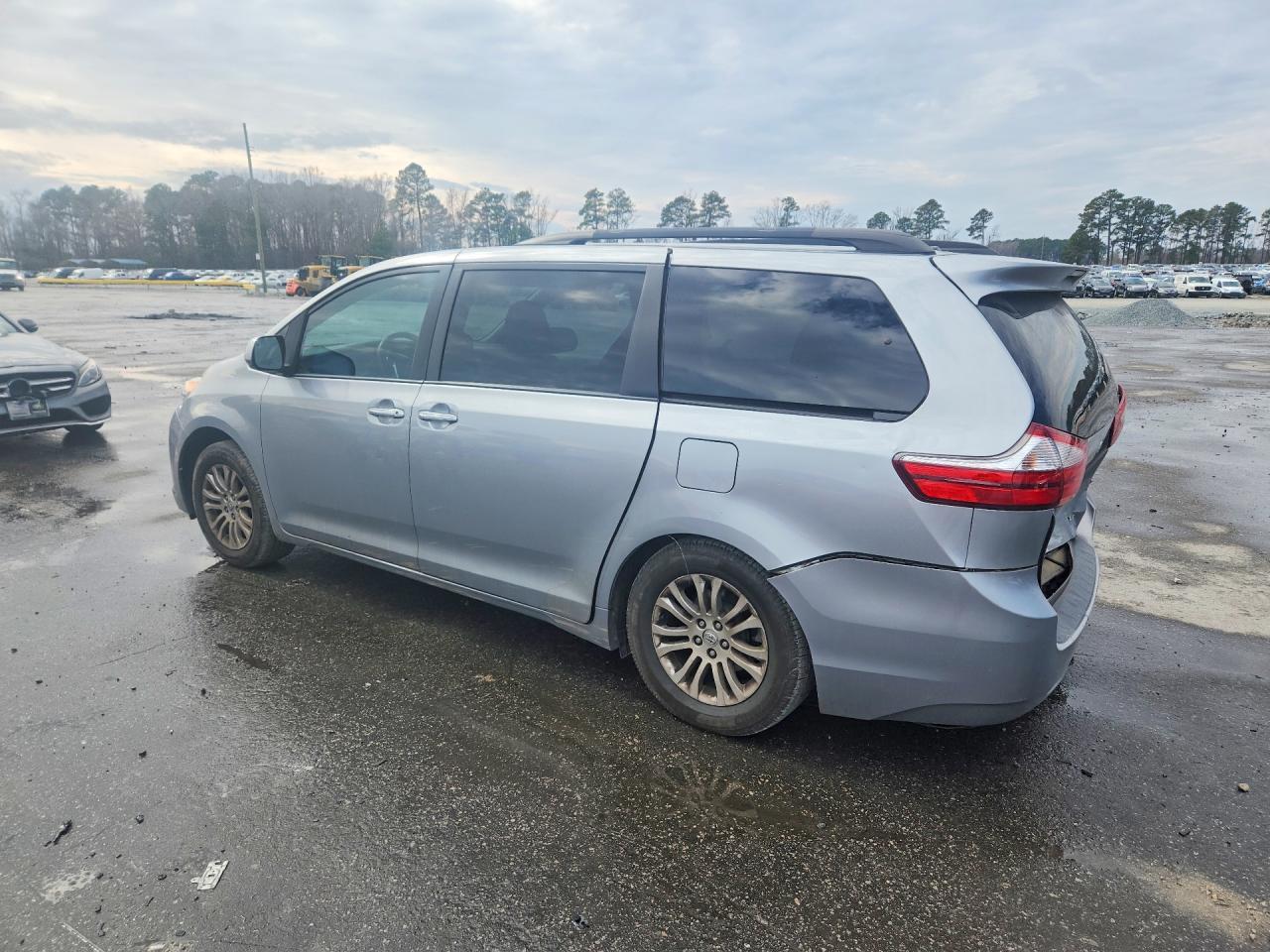 2015 TOYOTA SIENNA