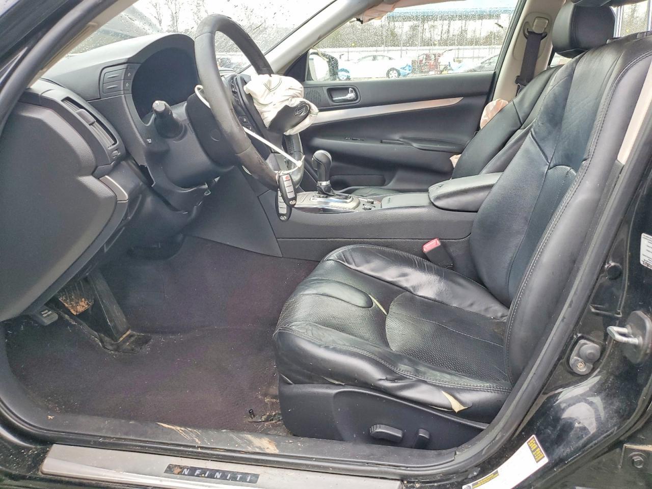 2015 INFINITI Q40