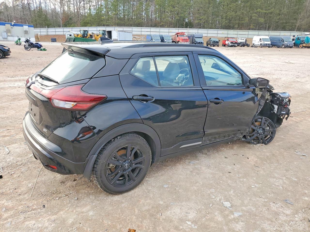 2024 NISSAN KICKS