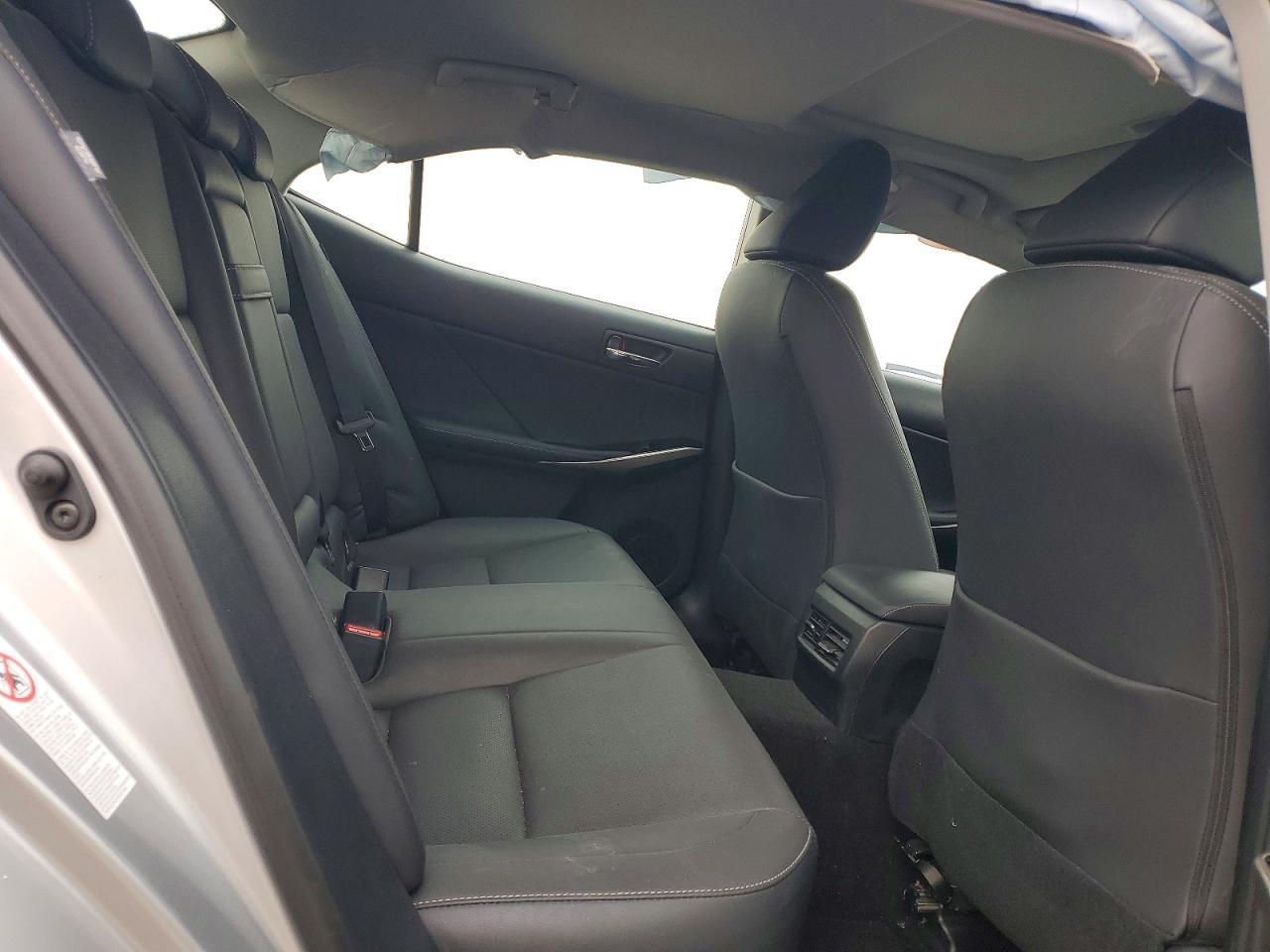 2016 LEXUS IS 300