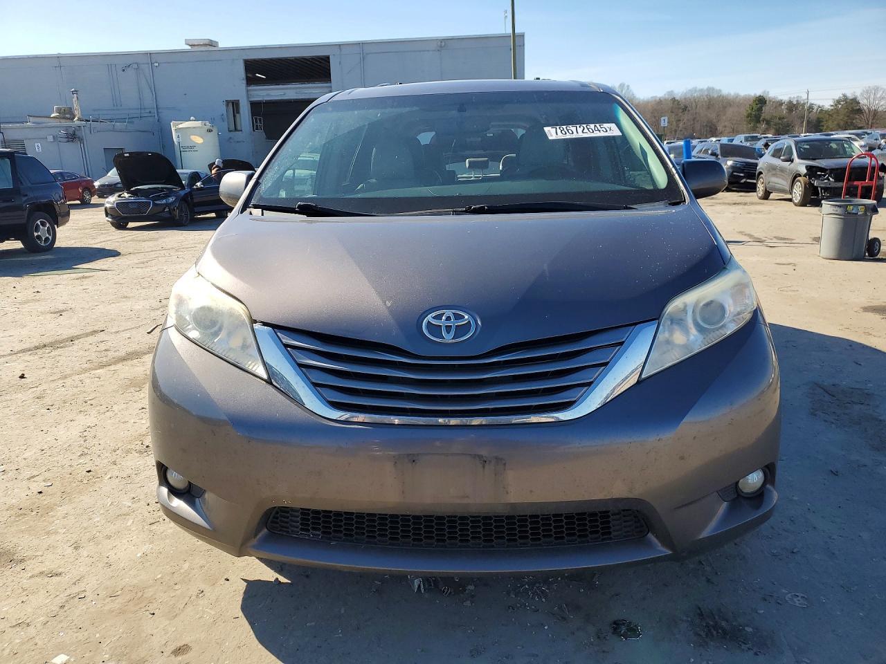 2015 TOYOTA SIENNA