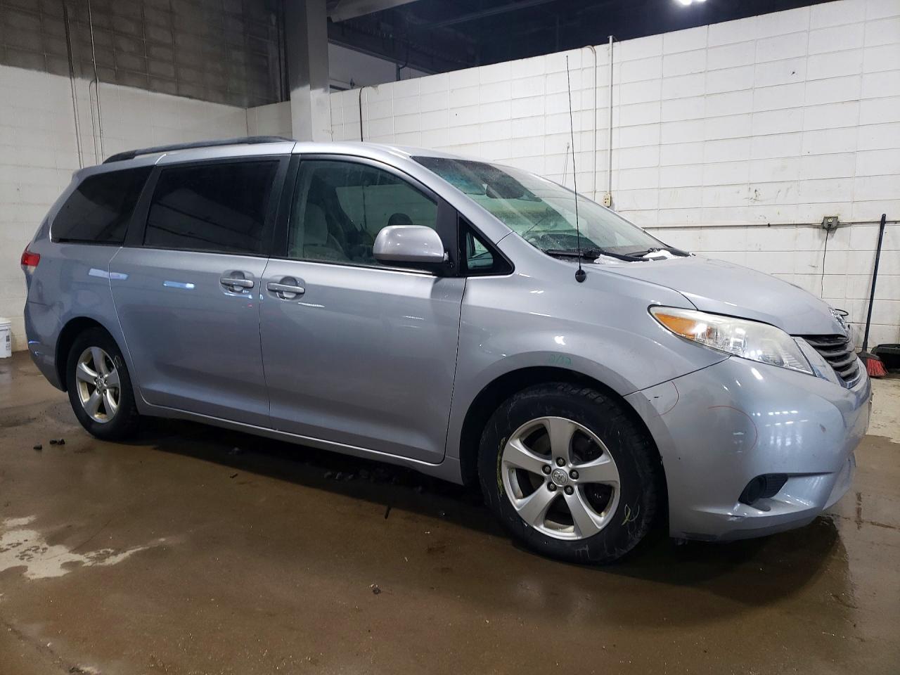 2014 TOYOTA SIENNA