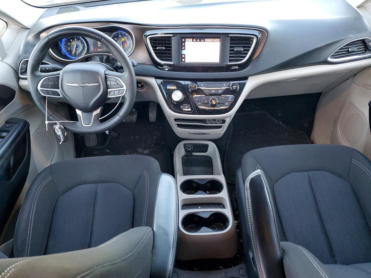 2022 CHRYSLER Voyager