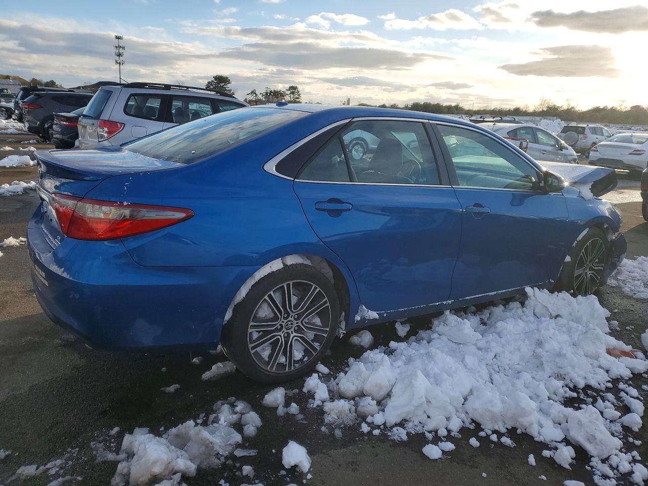 2016 TOYOTA CAMRY