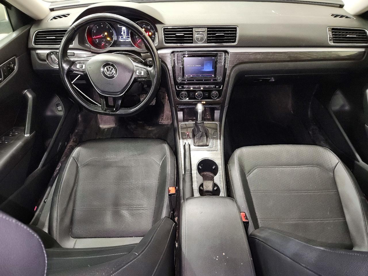 2016 VOLKSWAGEN Passat