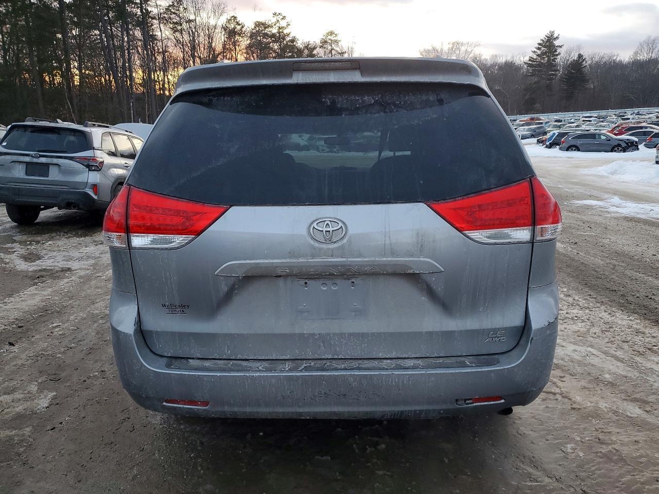 2013 TOYOTA SIENNA