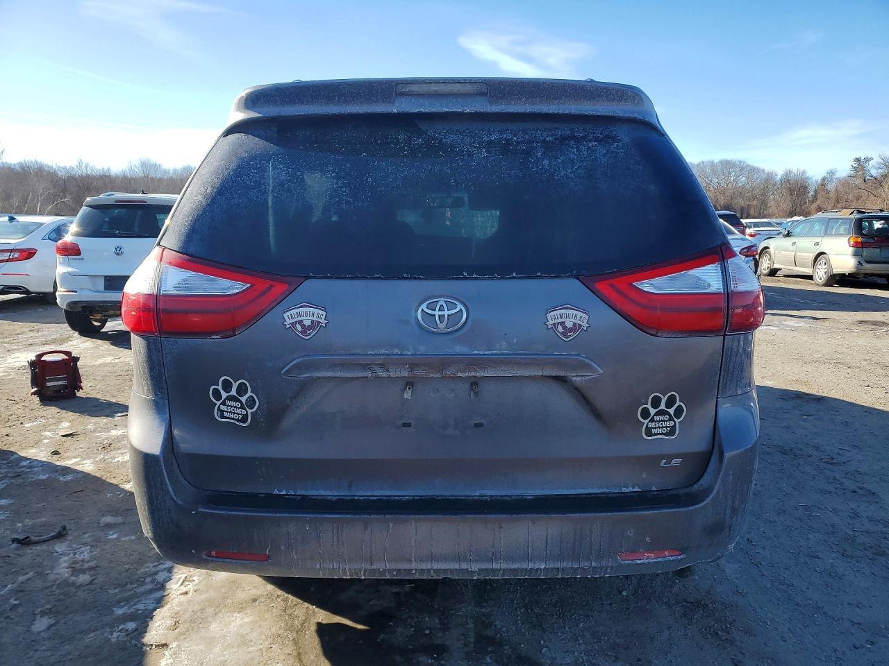2016 TOYOTA SIENNA