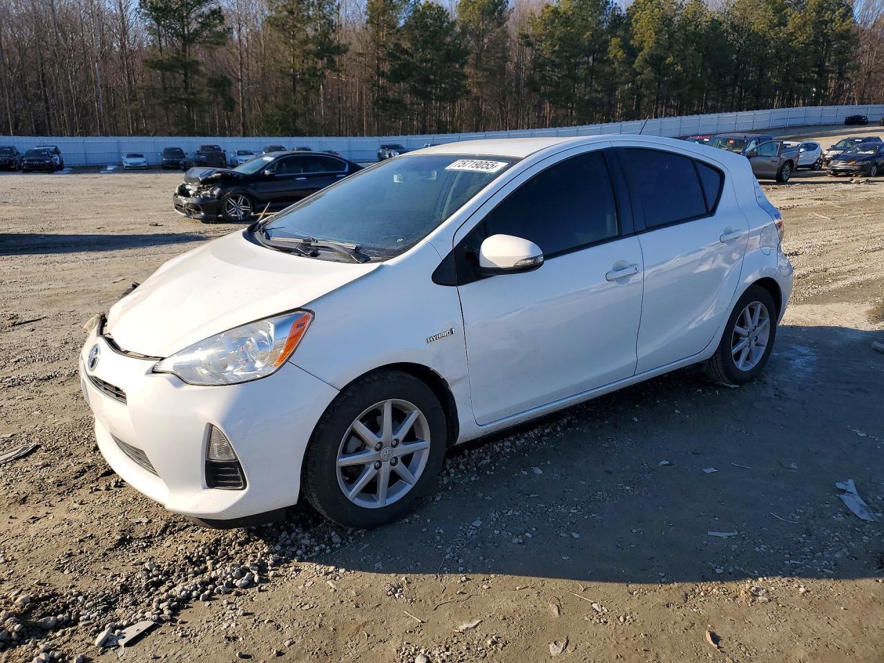 2013 TOYOTA Prius c