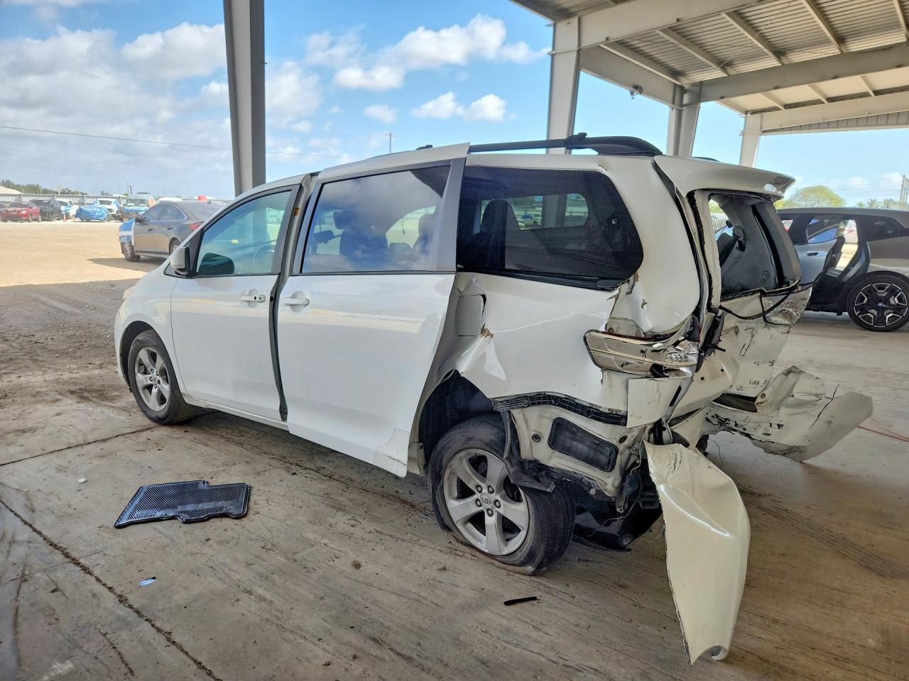2012 TOYOTA SIENNA