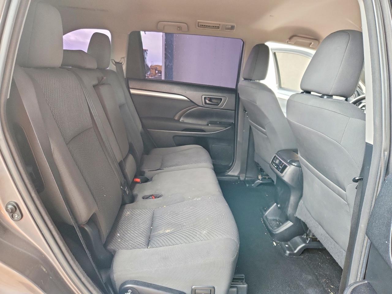 2016 TOYOTA HIGHLANDER