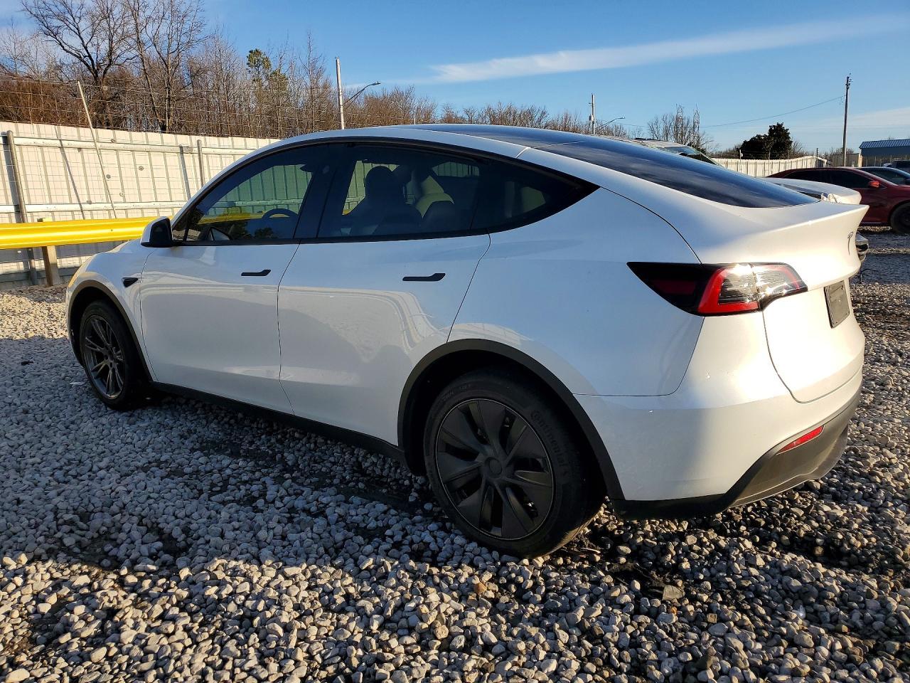 2025 TESLA MODEL Y