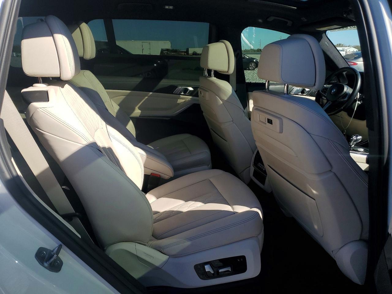2022 BMW X7