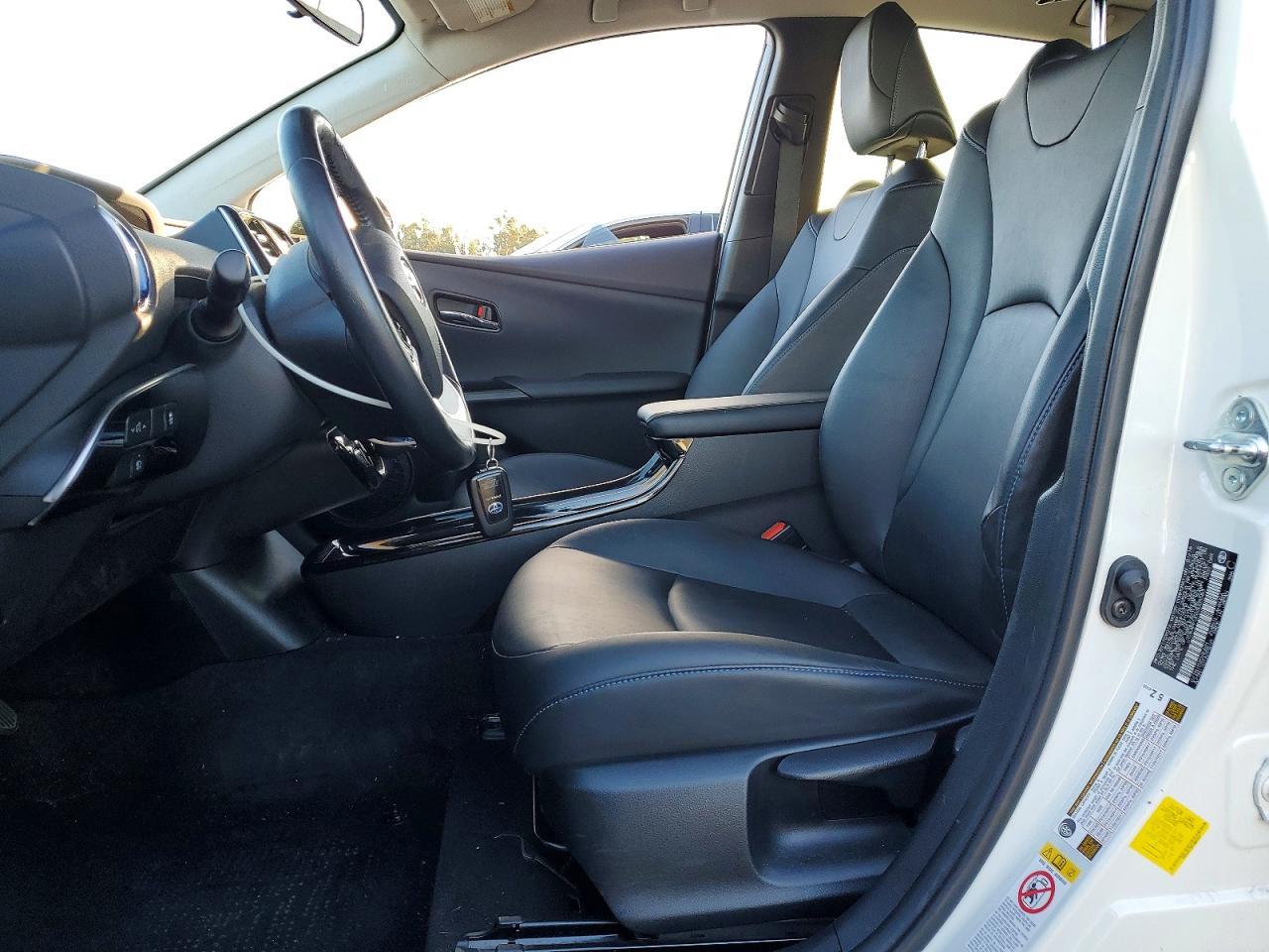 2016 TOYOTA PRIUS