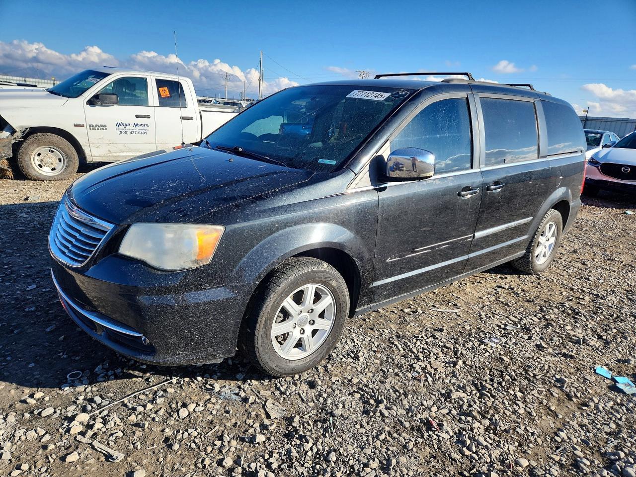 2012 CHRYSLER Town & Country