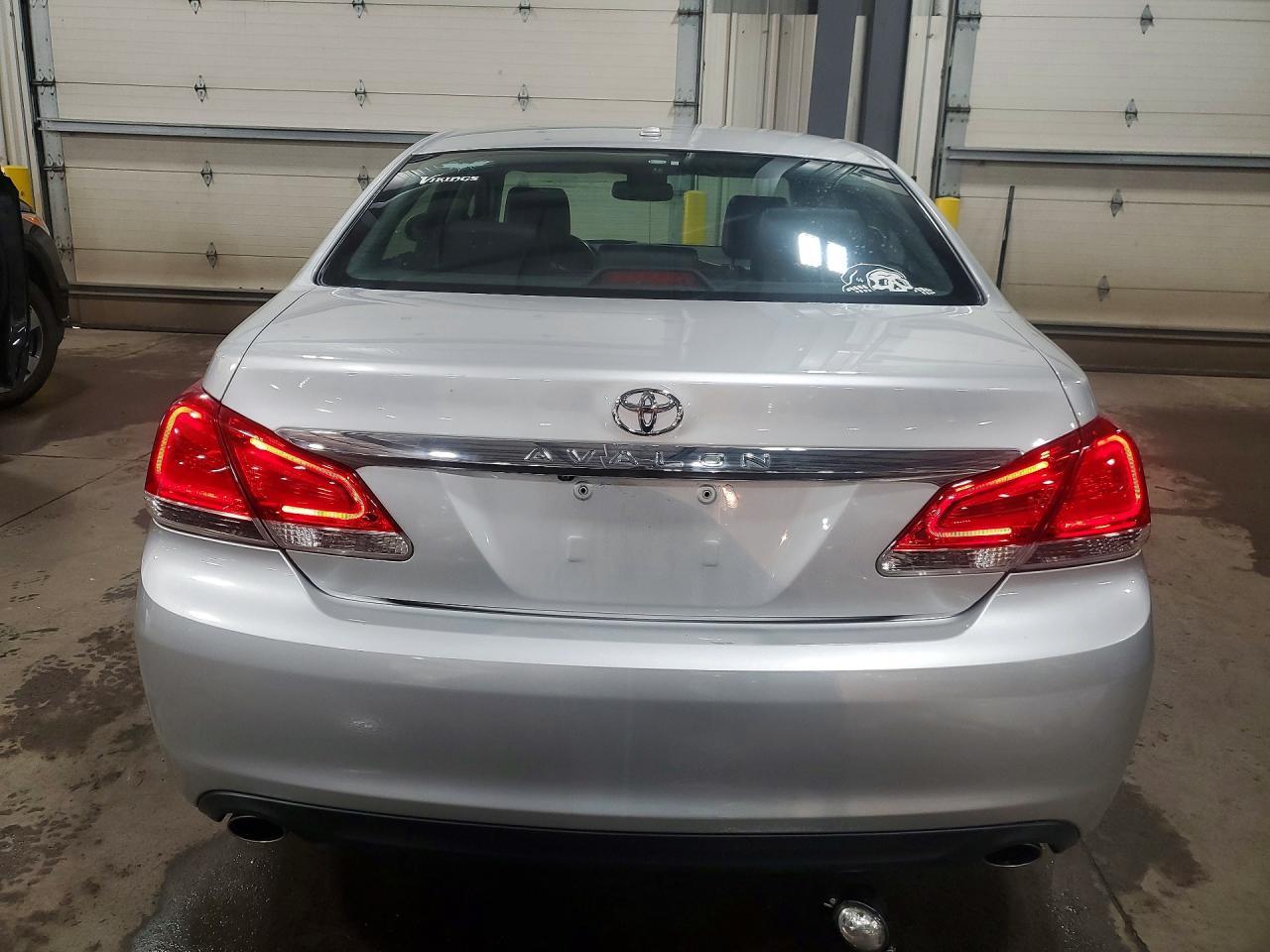 2011 TOYOTA Avalon