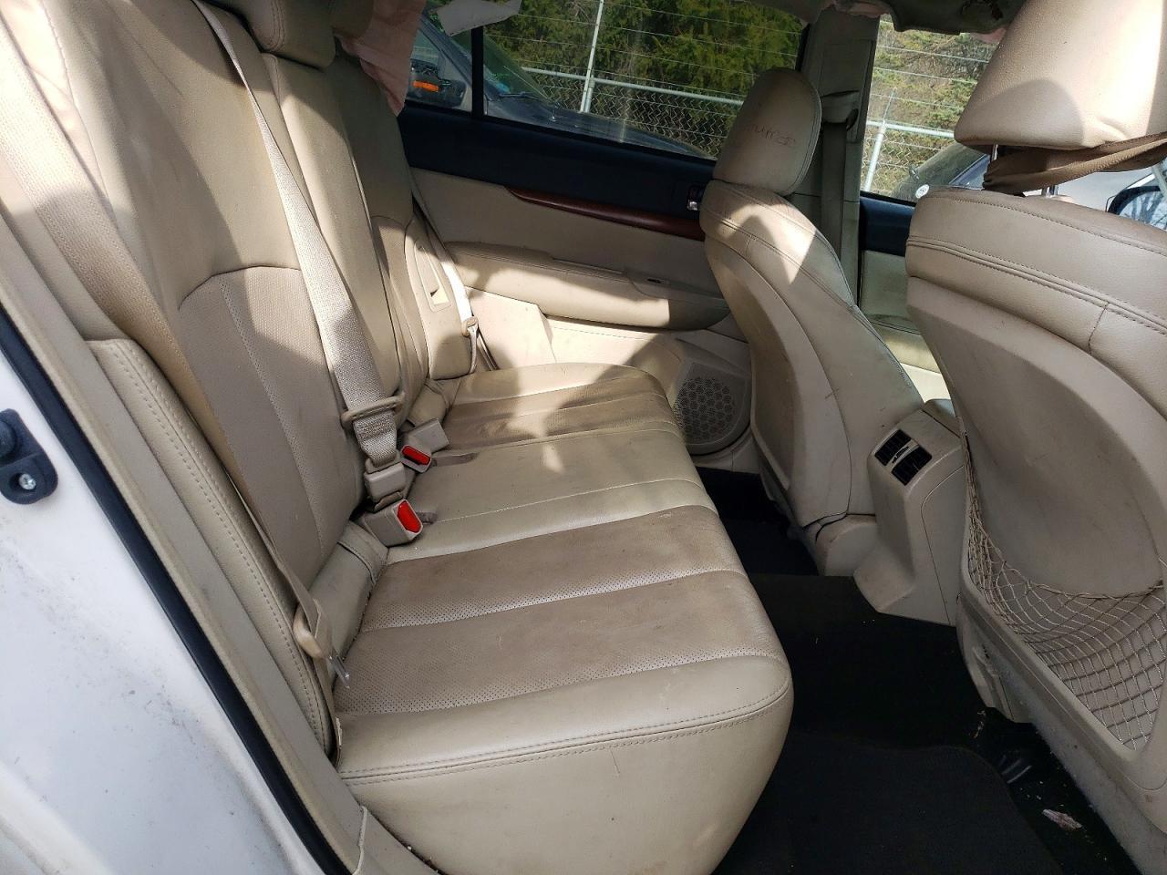 2014 SUBARU Outback