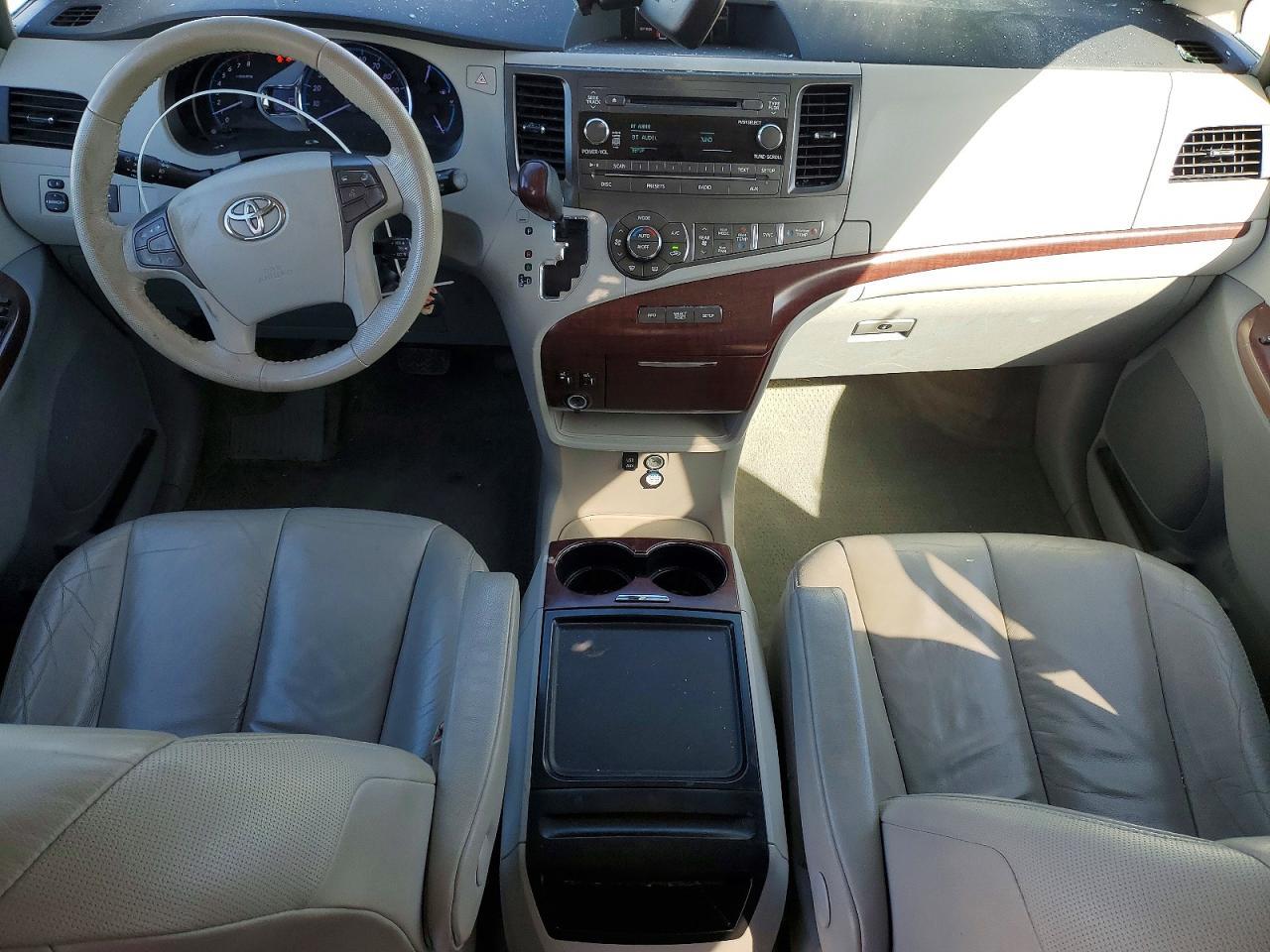 2012 TOYOTA SIENNA