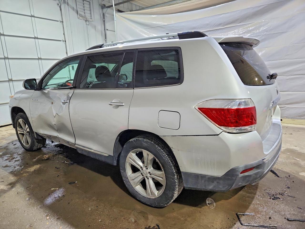 2011 TOYOTA HIGHLANDER