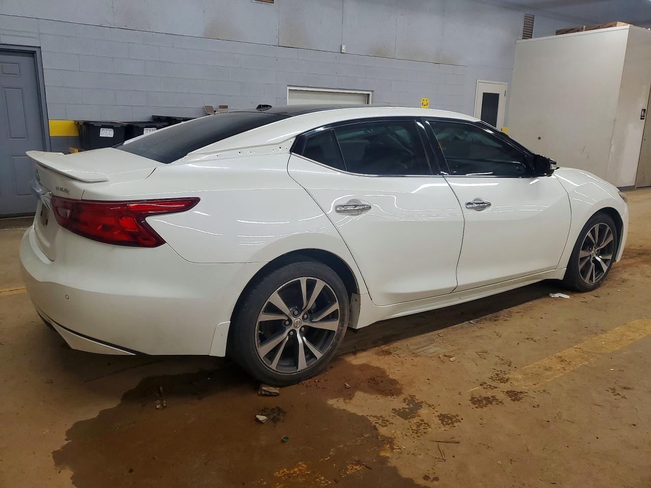 2017 NISSAN Maxima