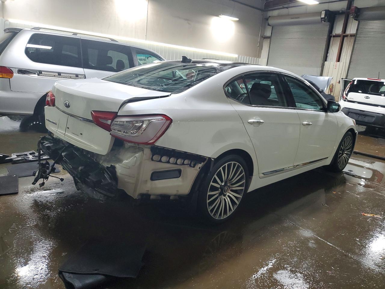 2016 KIA Cadenza