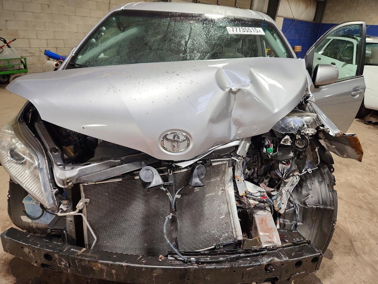 2015 TOYOTA SIENNA